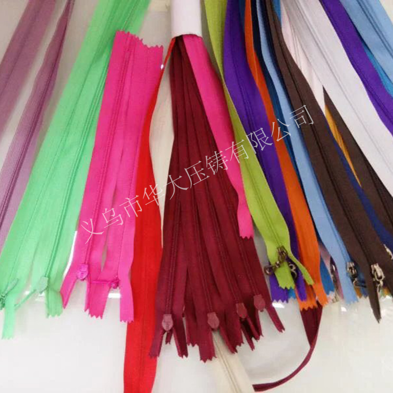 乐鱼体育是不是真的:湖北天门伢用小拉链链起服装大工业